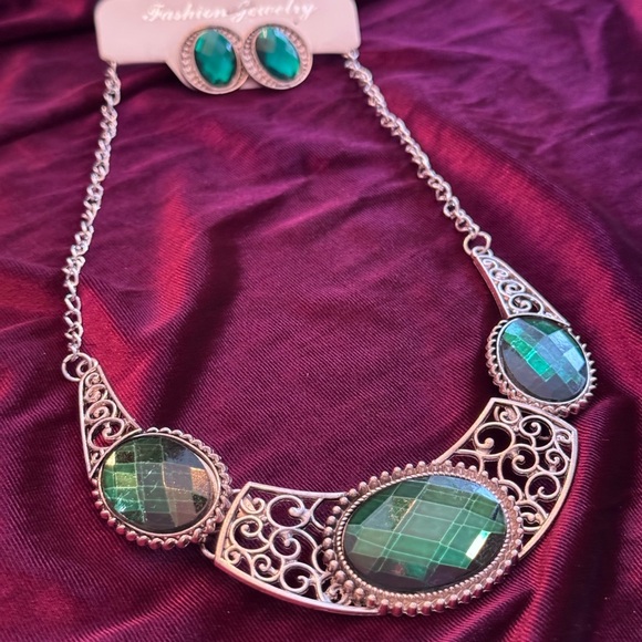 Green and silver Necklace and earrings set NWT - Picture 5 of 6